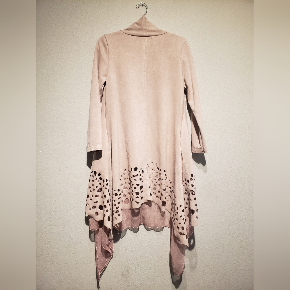 Simply Couture Pink Cape with Intricate Detailing - Picture 2 of 3